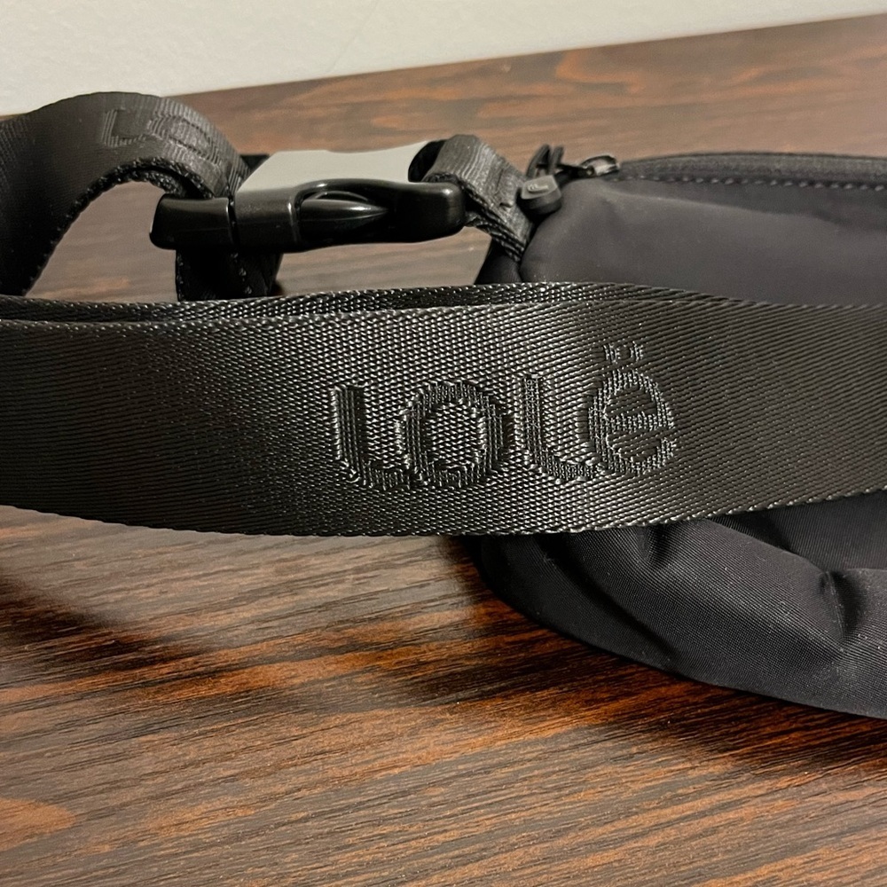 LOLE Unisex Belt Bag Zippered Pockets Adjustable Strap Water Resistant Nylon EUC - Picture 4 of 6